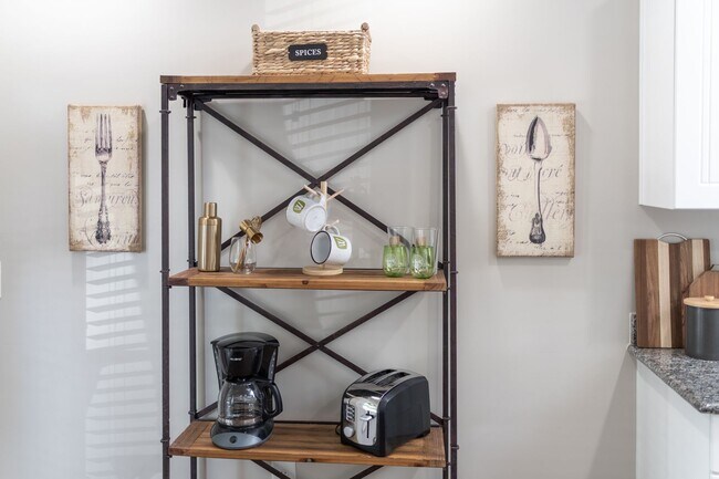 Building Photo - 3 Bedroom Flat, End unit Apartment - Available at Woodlands with $500 deposit. Ask your leasing a...