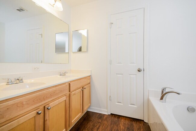 Building Photo - 4740 Petal Pawpaw Ln