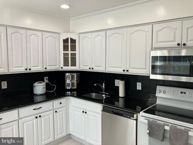 Building Photo - 2131 Dominion Heights Ct