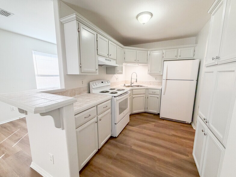 Building Photo - 709 Sonesta Dr