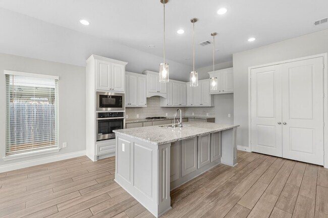 Building Photo - 4014 Emerson Cove Dr