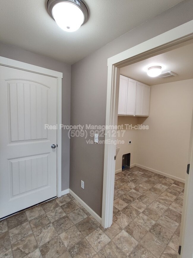 Building Photo - 603 Hilltop View St