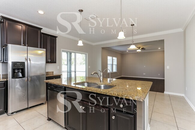 Building Photo - Your dream home awaits!