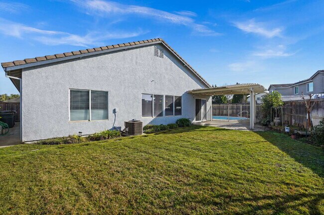 Building Photo - Charming 3-Bedroom Home with Pool