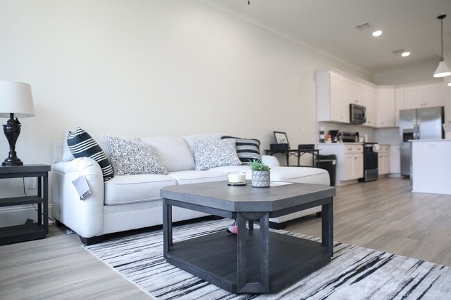 Building Photo - Brand New Single Story Furnished Townhome!