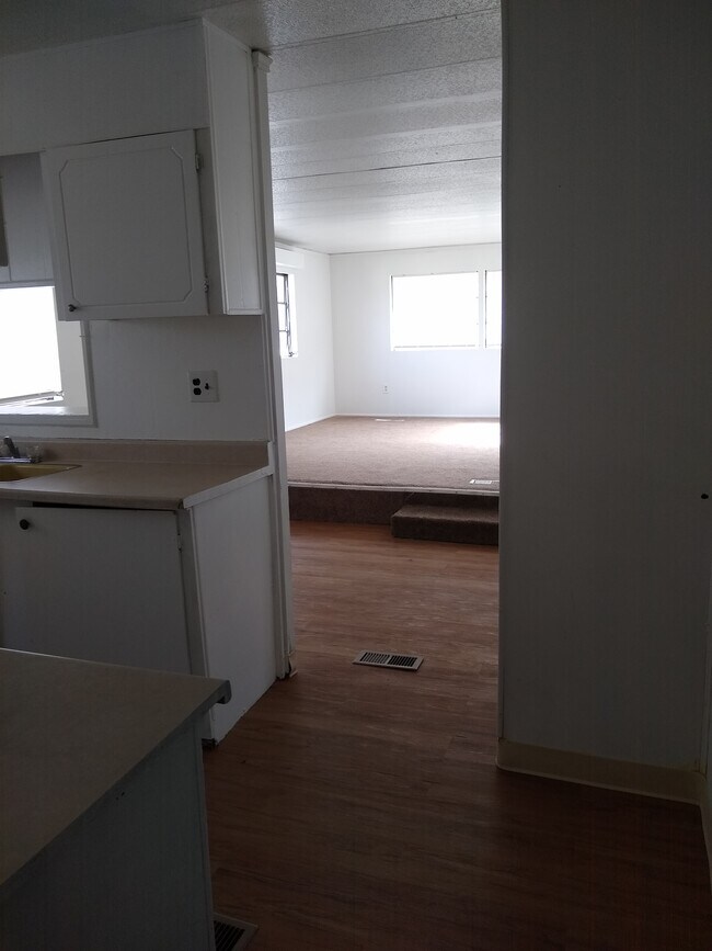 Building Photo - 465 N 800 W