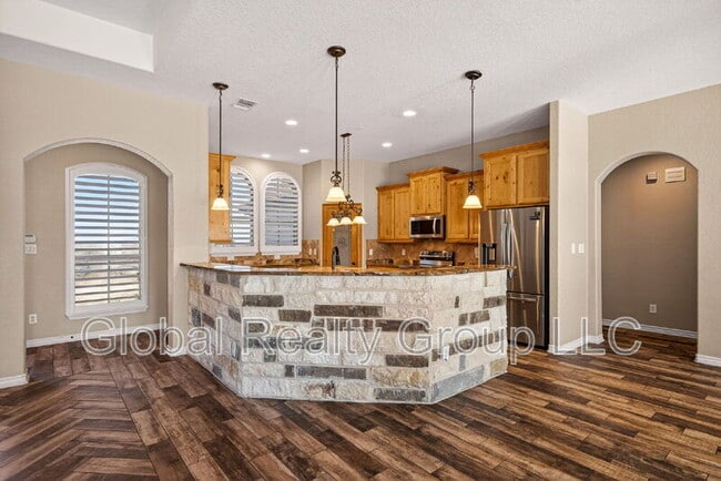 Building Photo - 7033 Robin Hood Way