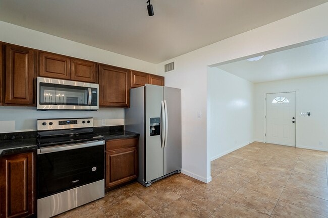 Building Photo - Updated home in Chandler!