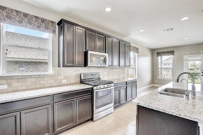 Building Photo - 3433 De Torres Cir