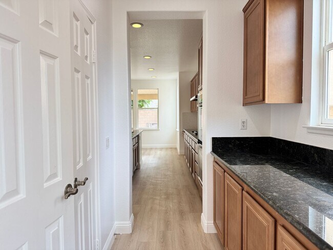 Building Photo - Spacious 6-Bedroom Estate in the Heart of Eastvale