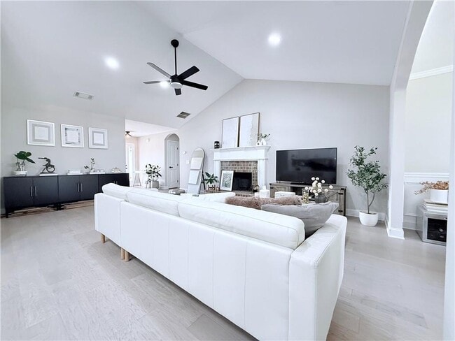 Building Photo - 138 Livingston Ct