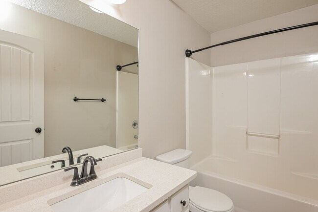 Building Photo - 1648 Deer Creek Ln