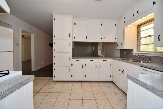 Building Photo - 3 Bedroom 2 Bath Home in Ruston
