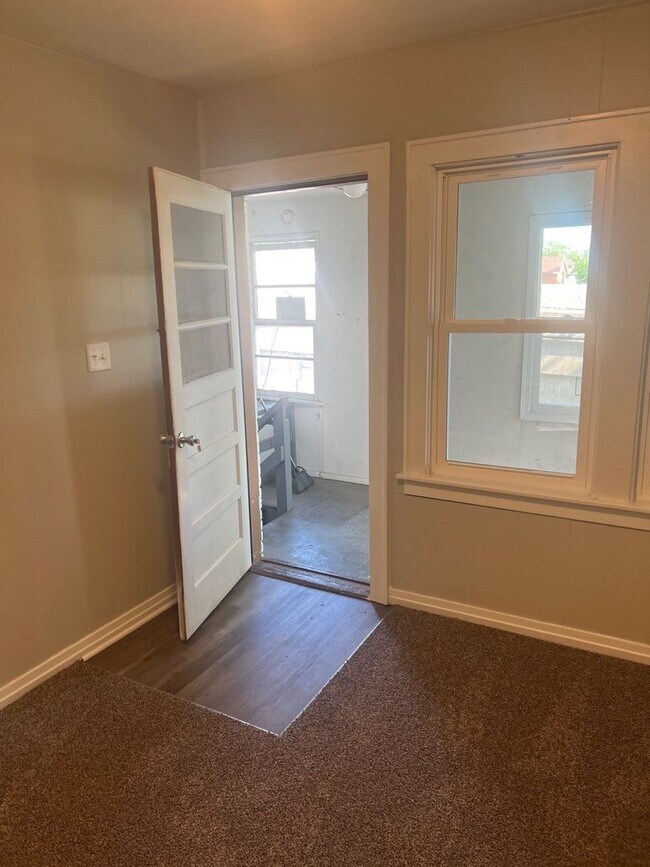 Building Photo - 1207 E Columbus Dr