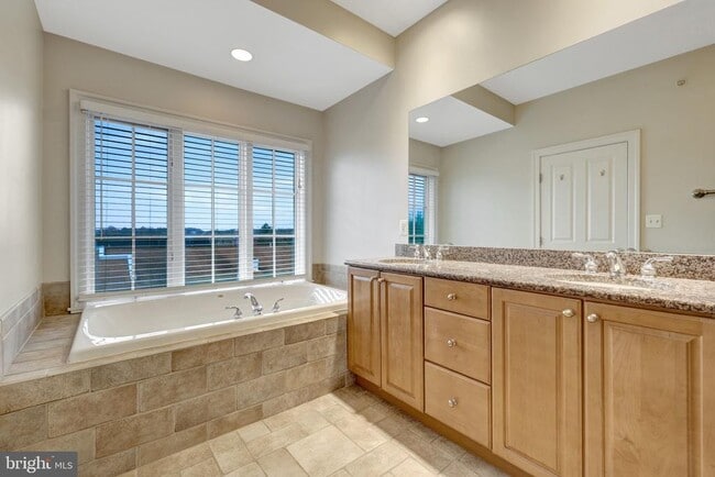 Building Photo - 229 Locust St SE