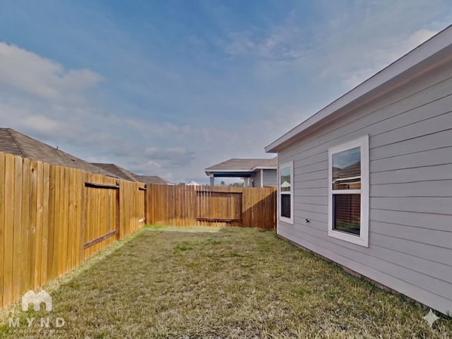 Building Photo - 15635 Plum Brk Dr