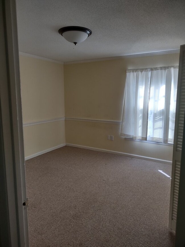 Building Photo - Lovely Two Bedroom/Two Bath Condo - THREE ...