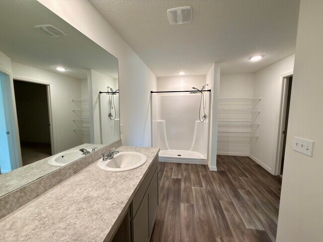 Building Photo - 6446 NW Polly Ct