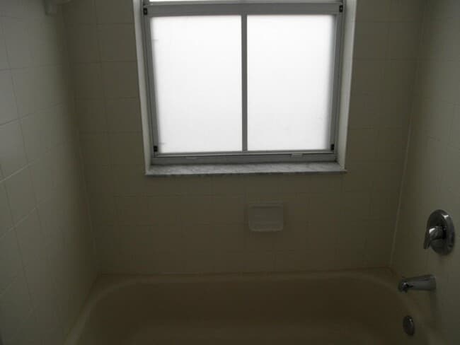 Building Photo - 3002 Shoma Dr