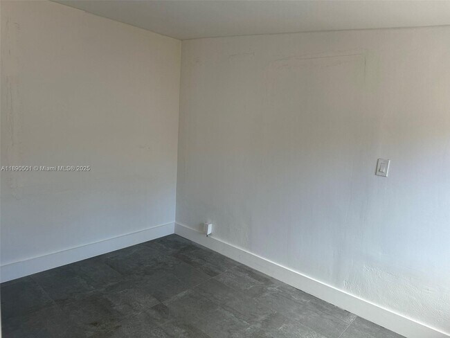 Building Photo - 80 NE 133rd St
