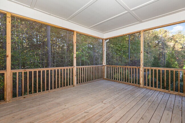 Building Photo - Stunning 5-Bedroom, 5-Bathroom Home with Chef's Kitchen and Luxurious Features