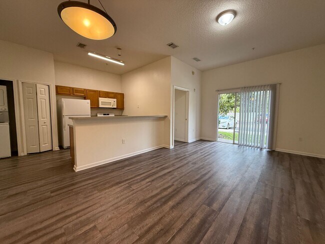 Building Photo - Lovely 2/2 in Villa Beauclerc