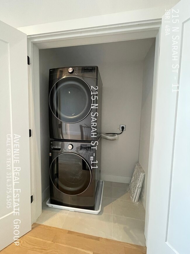 Building Photo - 215 N Sarah St