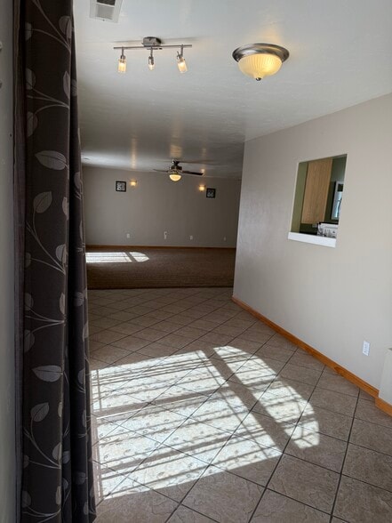 Building Photo - 1420 Pinyon Ave