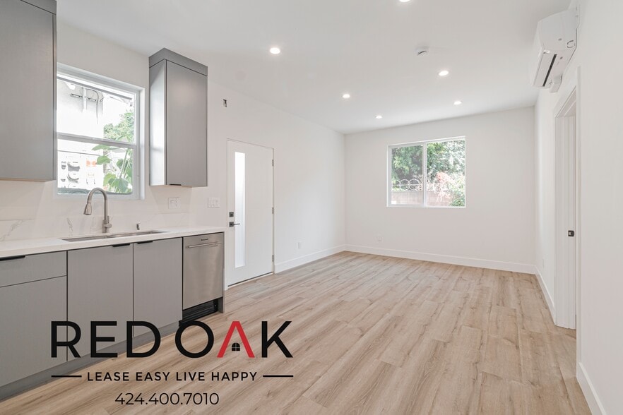 Building Photo - 4592 Riverton Ave