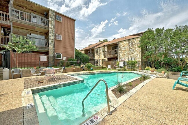 Building Photo - 6903 Deatonhill Dr