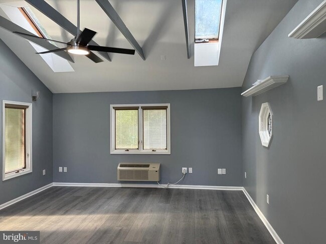 Building Photo - 7810 Newington Woods Dr