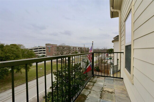 Building Photo - 114 Heights Blvd