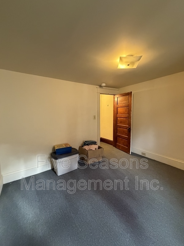 Building Photo - 465-467 Colchester Avenue - 2