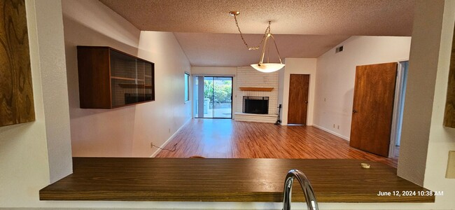Building Photo - Creekridge Villas Single Story Condo in Ga...