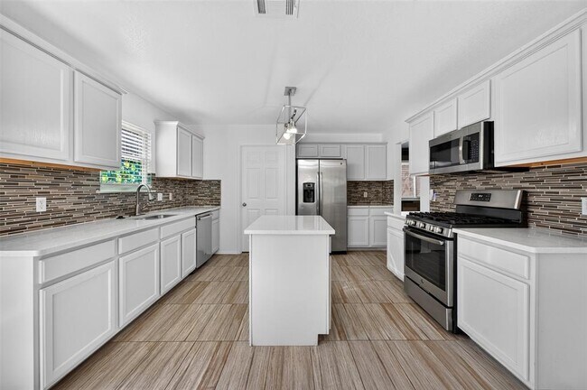 Building Photo - 2802 Turtle River Dr