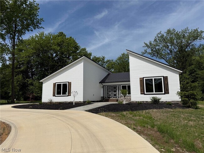 Building Photo - 3940 Ellendale Rd