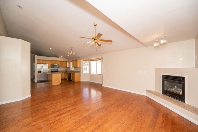 Building Photo - Beautiful Home in West Jordan!