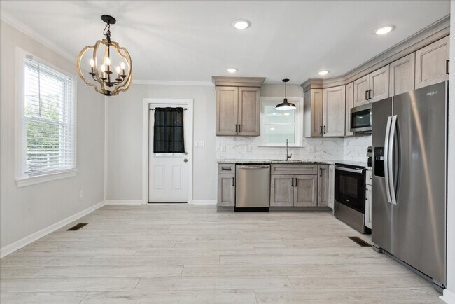 Building Photo - 3-bedroom Rancher - Hampton