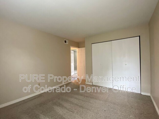 Building Photo - 429 Wright St