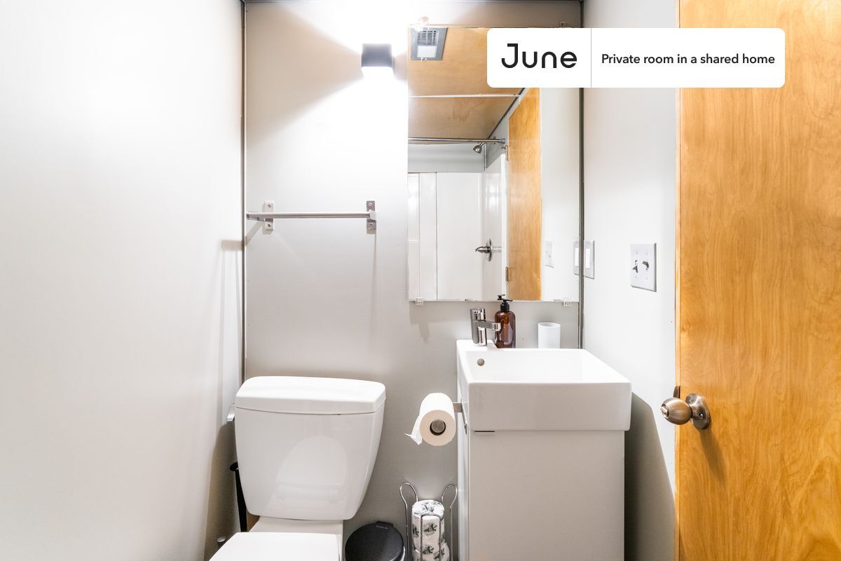 Building Photo - Room in Shared 6 bed/6 bath home