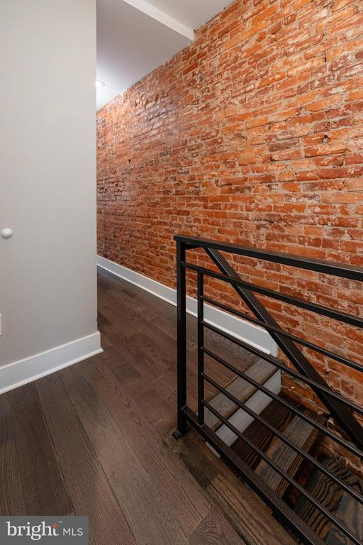 Building Photo - 1443 N Hollywood St