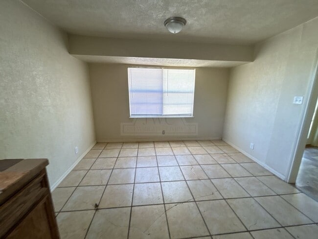 Building Photo - 801 Carmen St