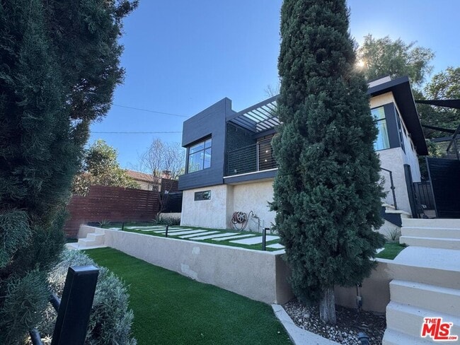 Building Photo - 7302 Mooney Dr