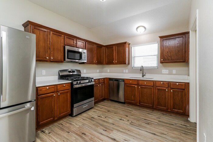 Building Photo - 816 Lightningbug Ln