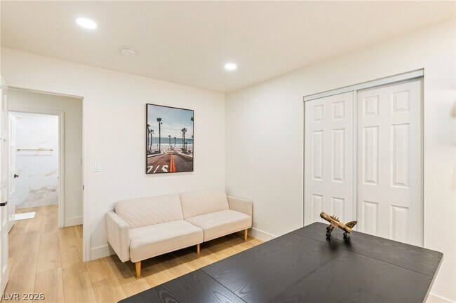 Building Photo - 4045 W Mardon Ave