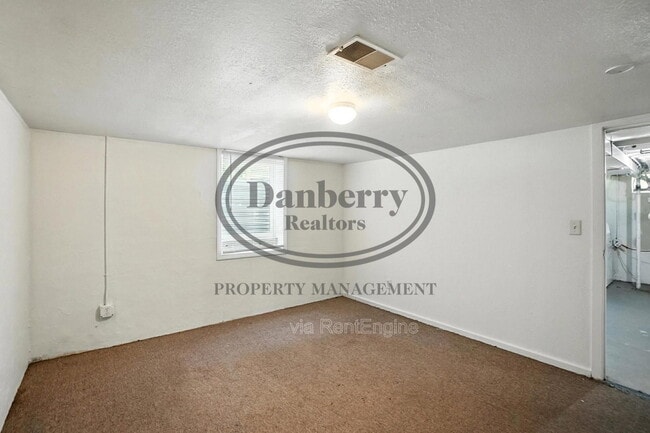 Building Photo - 822 Searles Rd