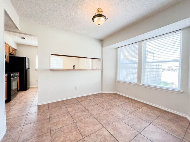 Building Photo - 1301 Pitcairn Dr