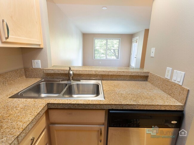 Building Photo - 1-MONTH FREE SPECIAL! Renovated 2 Bd/2 Ba Condo w/parking