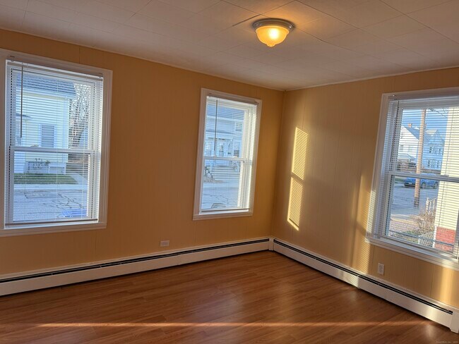 Building Photo - 10 Wilford Ct