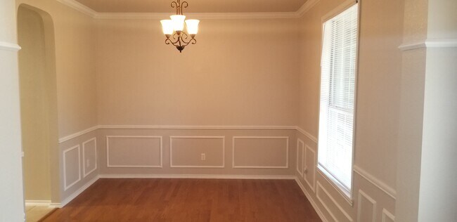 Building Photo - 619 Rolling Hills Dr